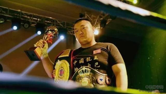 最新中国十大拳王排名：邹市明仅第三，第一无悬念。  2017-08